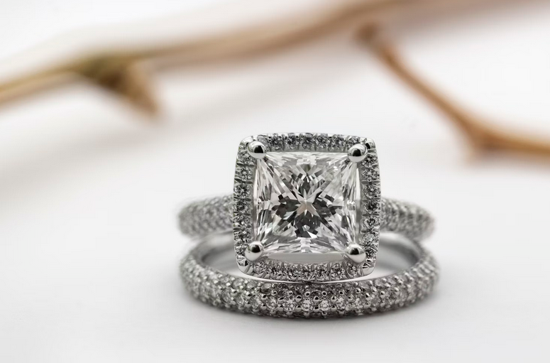 A Guide to 4Cs for Beginners: How to Buy a Diamond Engagement Ring post thumbnail image
